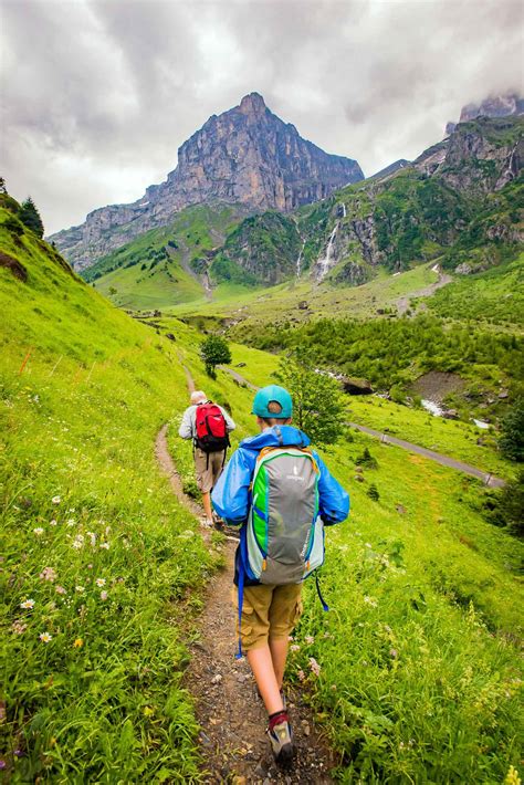 HIKE .
